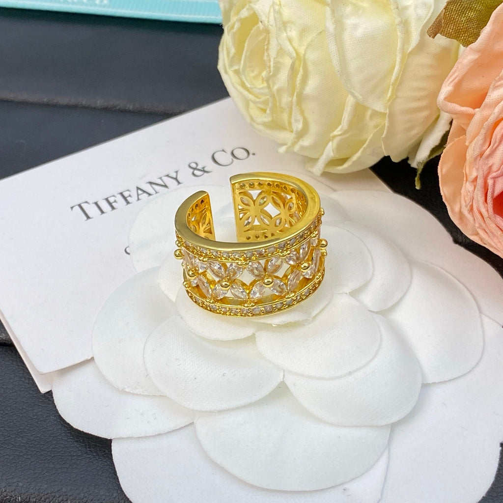 Bague large à anneau floral ajouré avec pierres d'accent