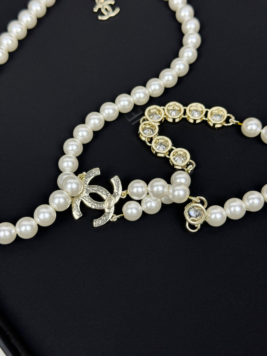 Pearl-Look Beaded Choker with Double Tassel
