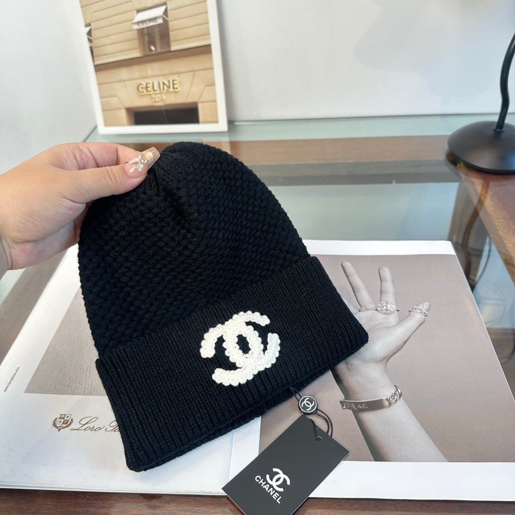 Bonnet côtelé à revers avec emblème brodé