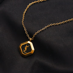 Collar octagonal con monograma e incrustación negra de acero inoxidable 304