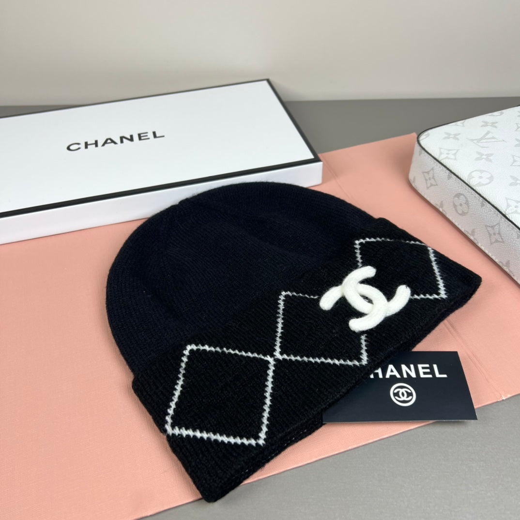 Diamond Pattern Knit Beanie