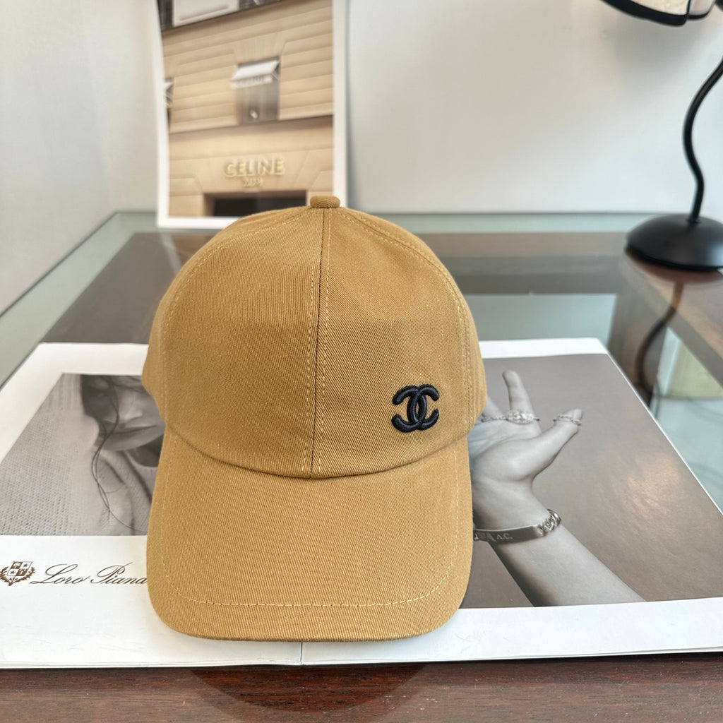 Gorra de béisbol lisa con emblema bordado