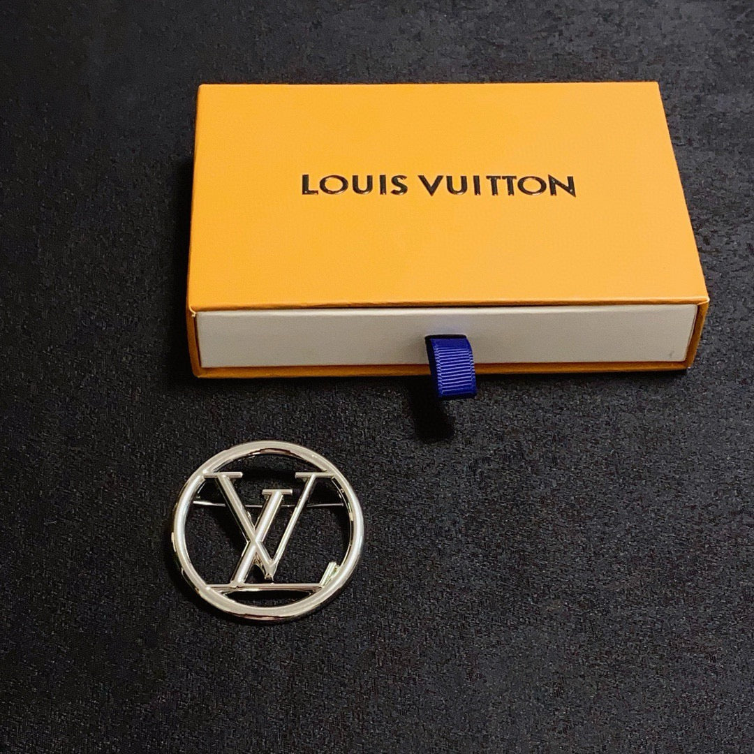 Pregadeira com letra em moldura redonda aberta