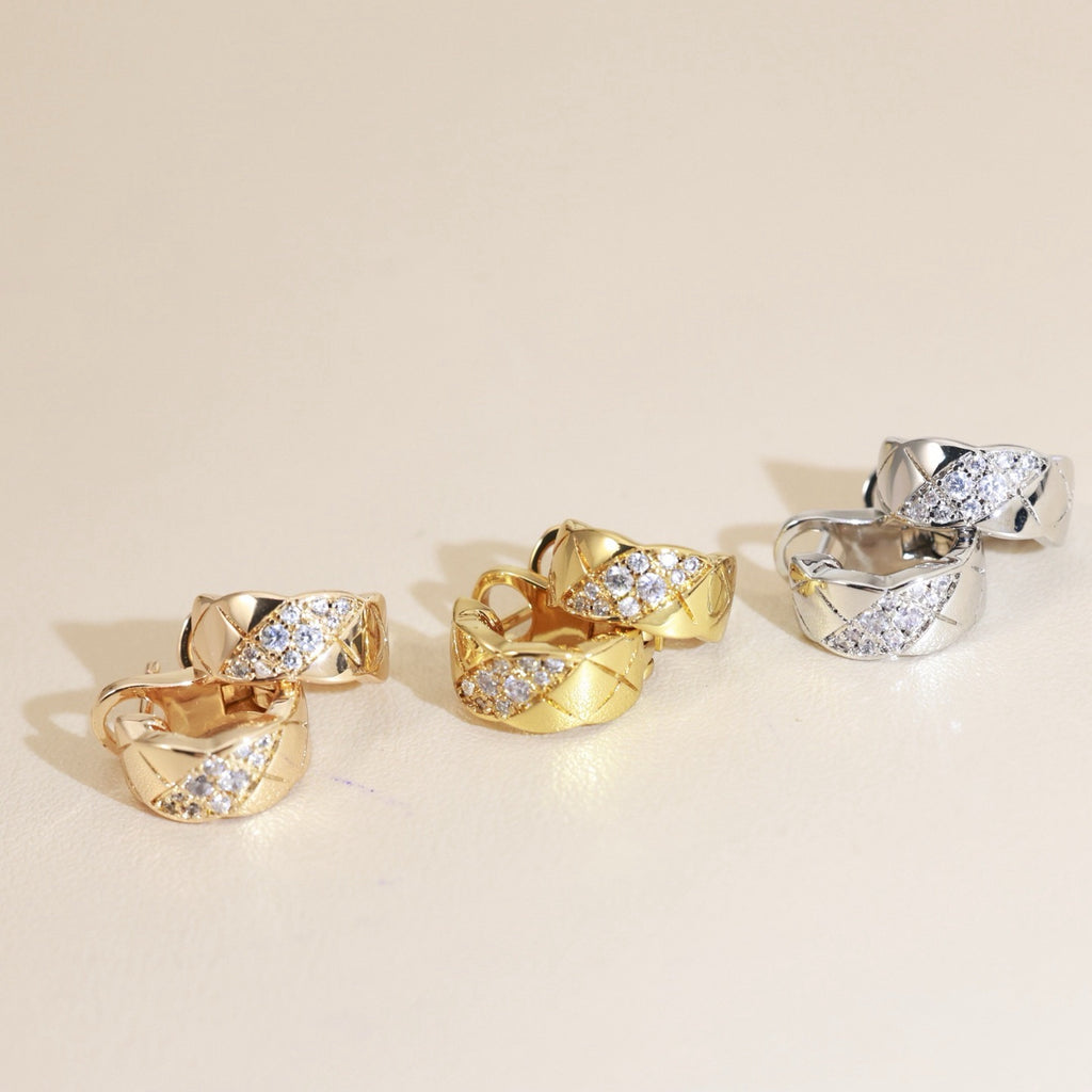 Boucles d'oreilles mini-créoles à motif pavé de diamants