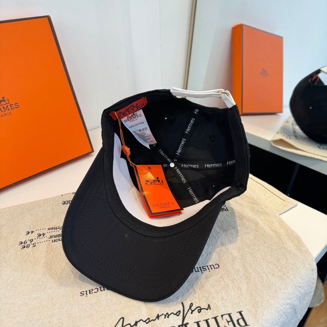 Gorra de béisbol con motivo de círculo y letra H