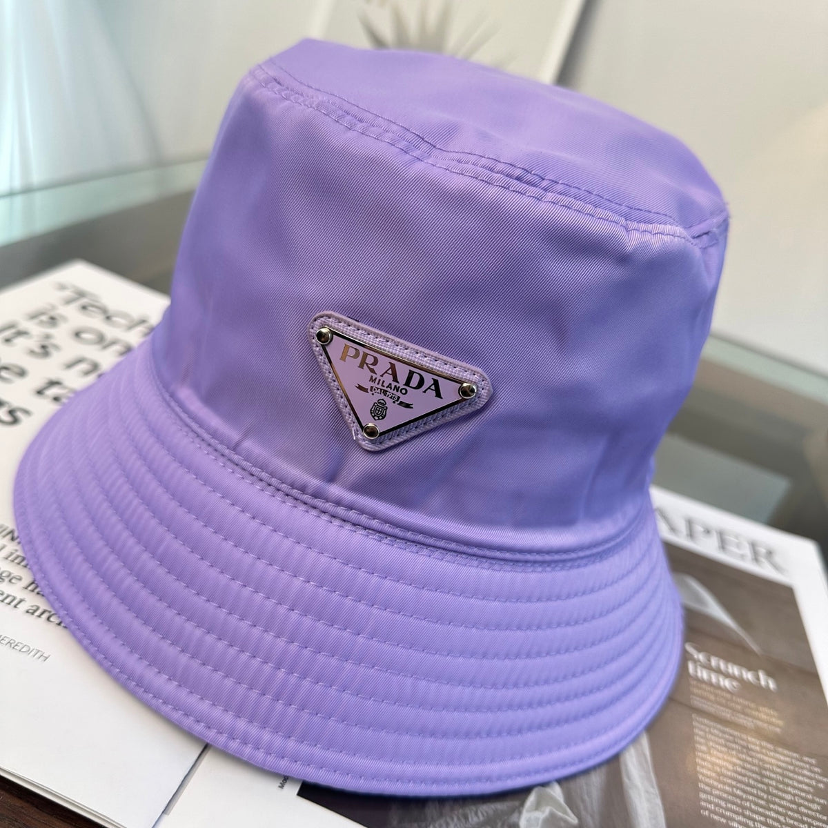 Gorro de pescador liso con parche triangular