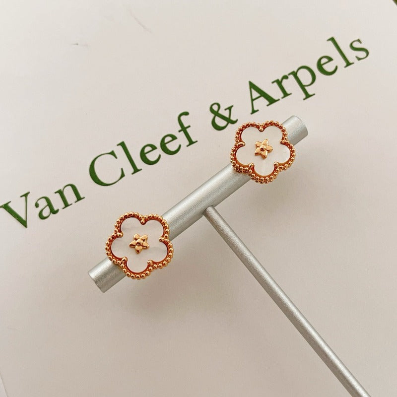 Beaded Outline Flower Stud Earrings