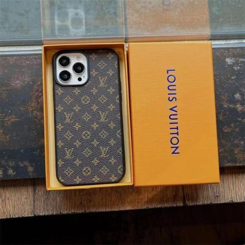Coque de téléphone monogramme oversize