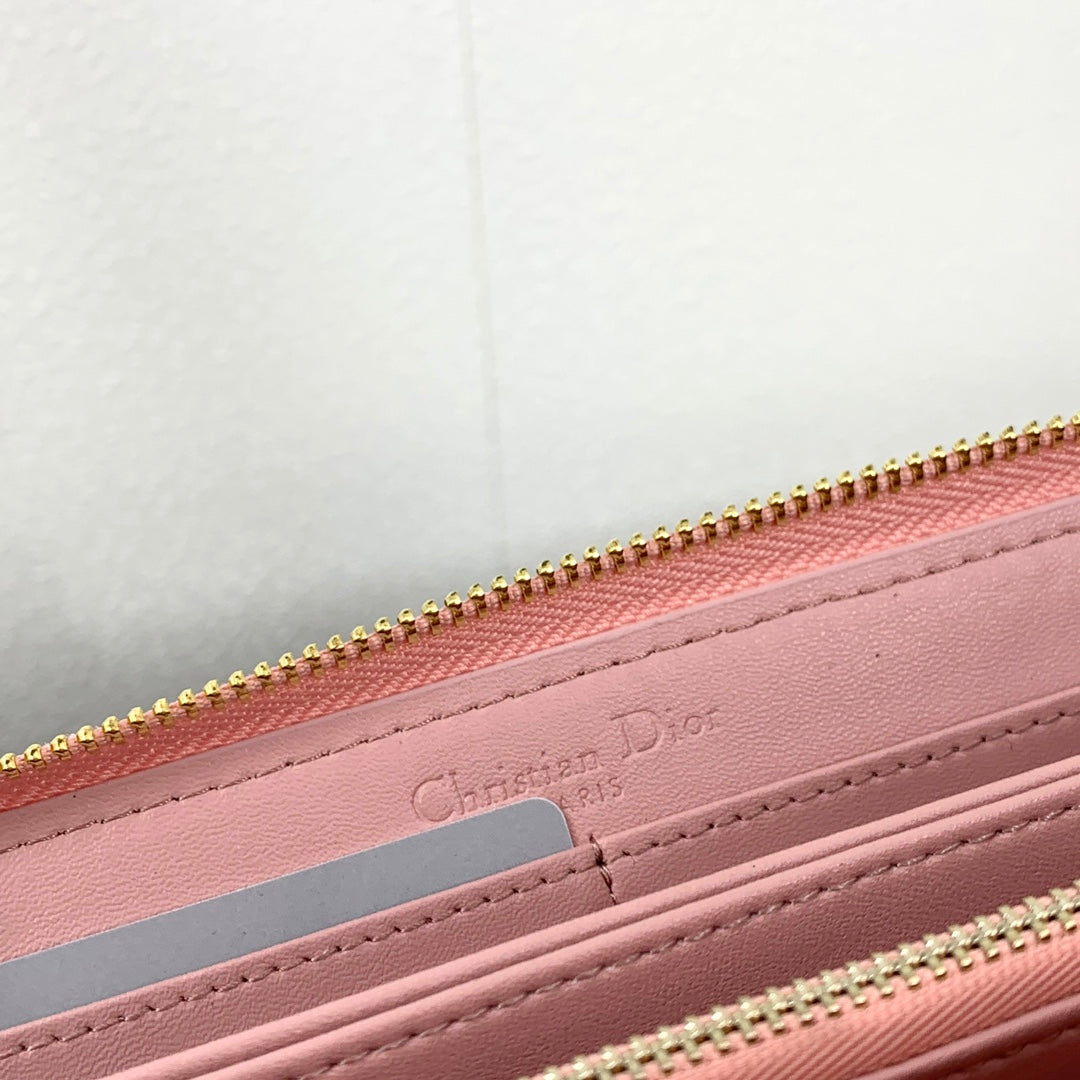 Cartera larga acolchada con rombos y cremallera 014