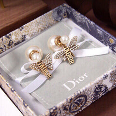 Boucles d’oreilles puces papillon à effet nacré