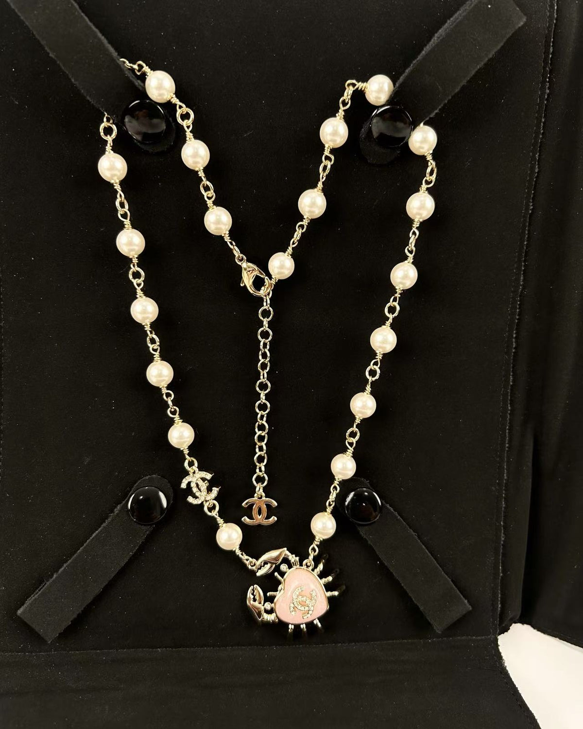Pearl-Look Bead Necklace with Crab Charm