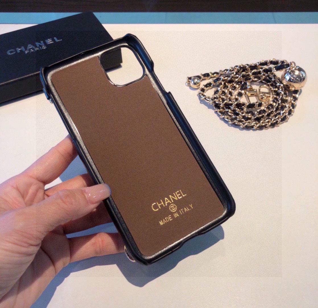Funda para teléfono acolchada con correa de cadena larga