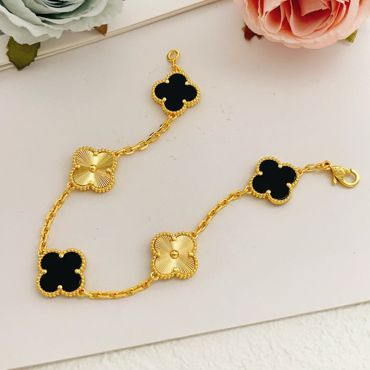 Black & Fluted Quatrefoil Chain Bracelet