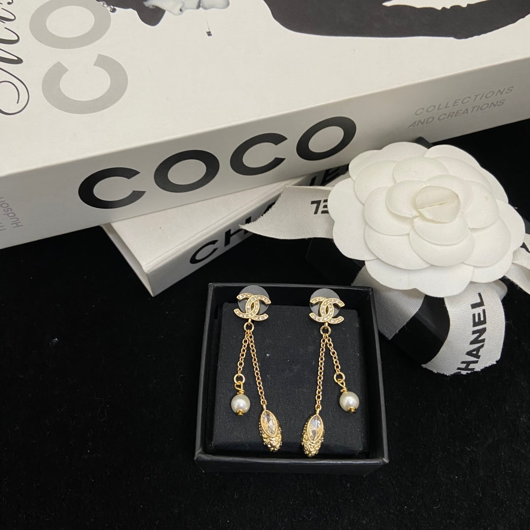 Teardrop & Pearl-Effect Chain Dangle Earrings