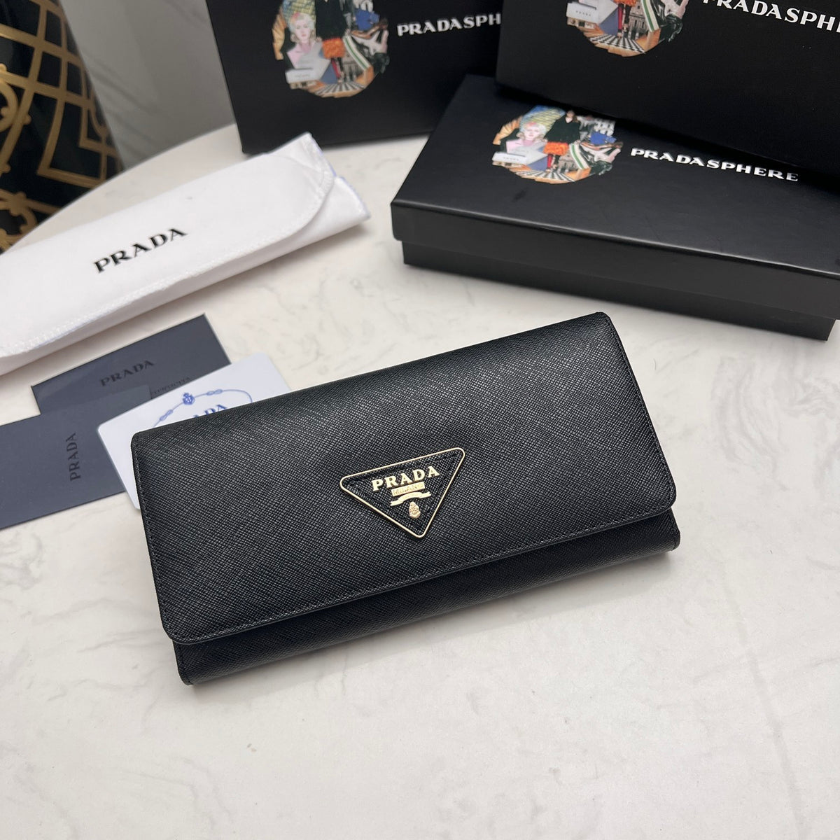 Textured Triangle Emblem Bifold Wallet 032