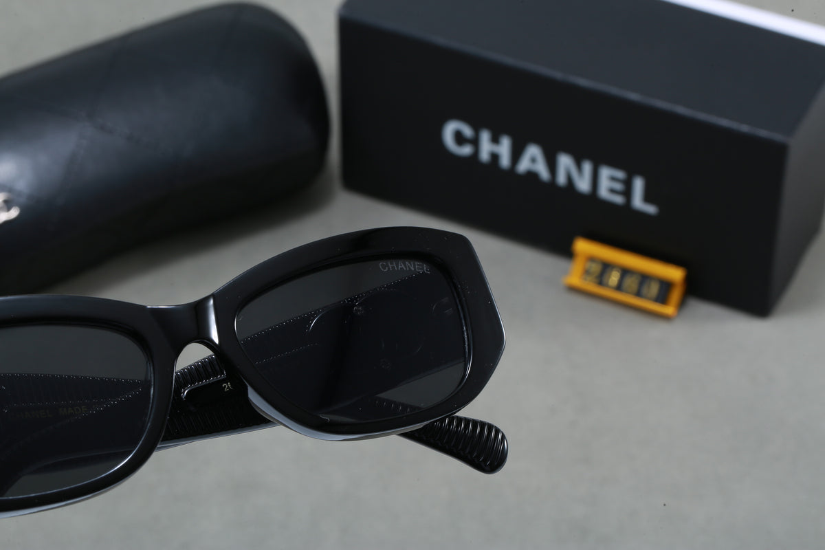 Gafas de sol cat-eye redondeadas con varillas con logotipo entrelazado