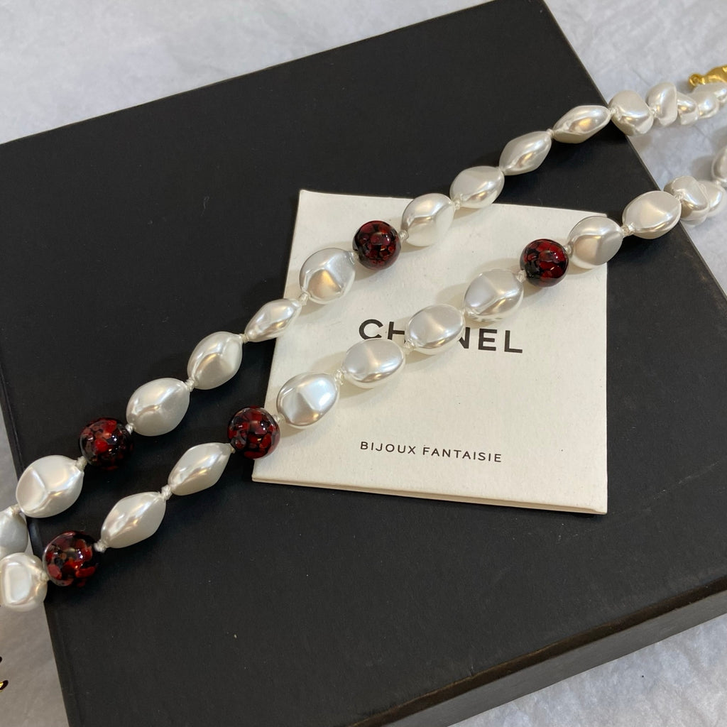 Pearl-Look Bead Necklace with Crab Pendant