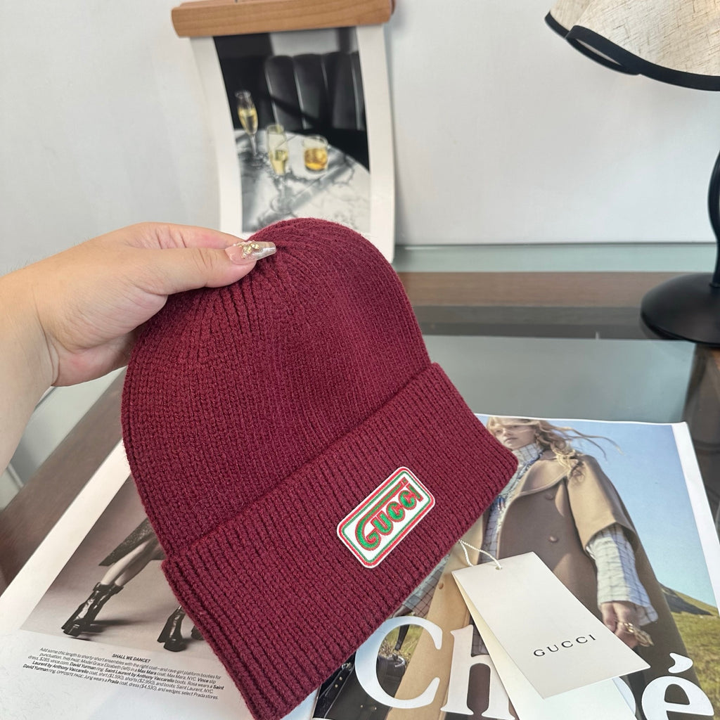 Bonnet côtelé à revers avec écusson lettré