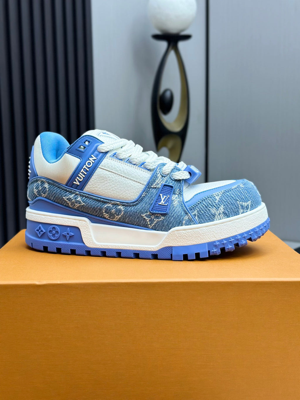 Zapatillas bajas de caña ancha con monograma azul