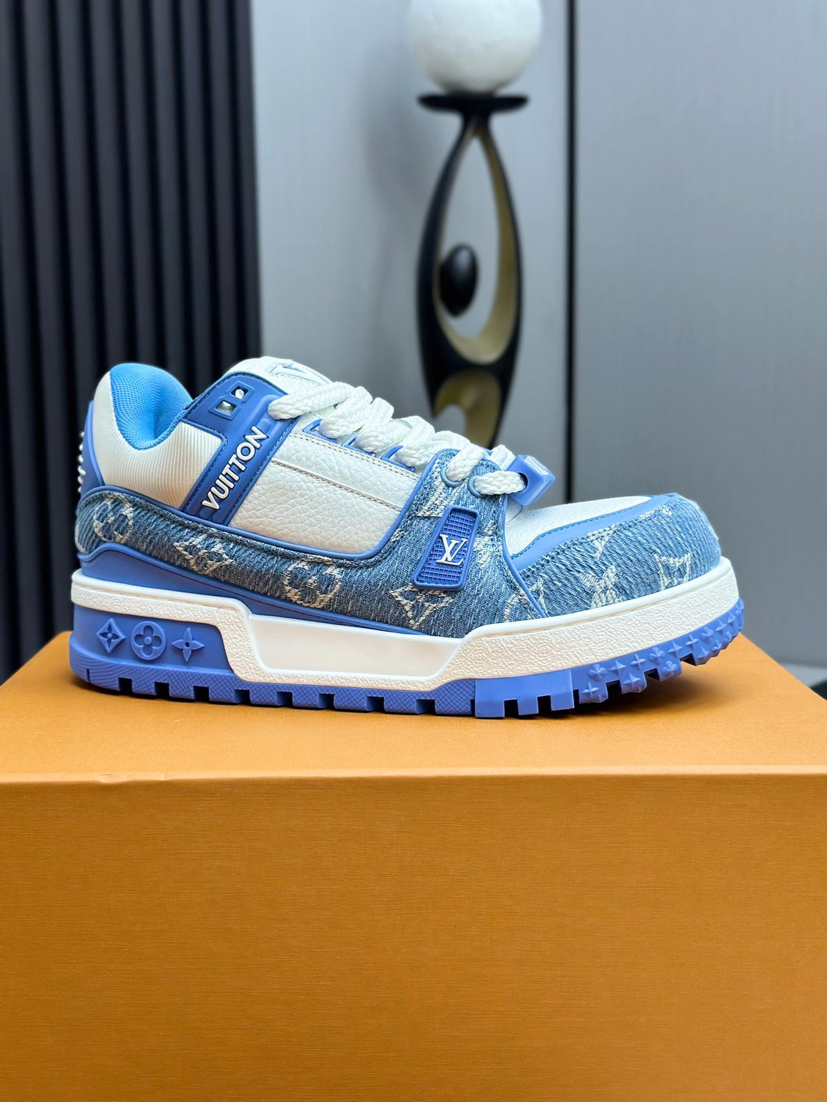 Zapatillas bajas de caña ancha con monograma azul