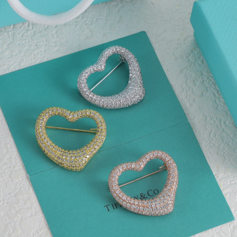 Broche de contorno de corazón brillante