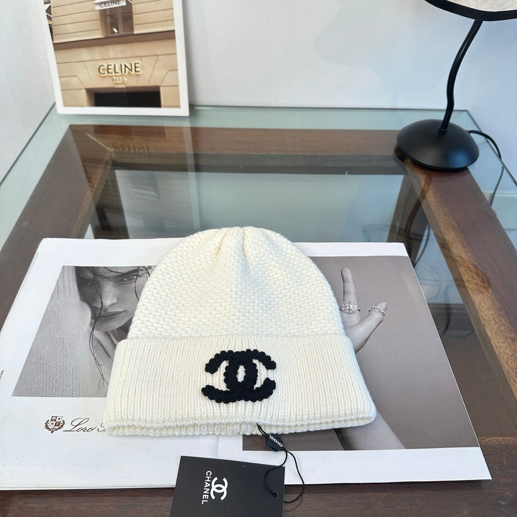 Bonnet côtelé à revers avec emblème brodé