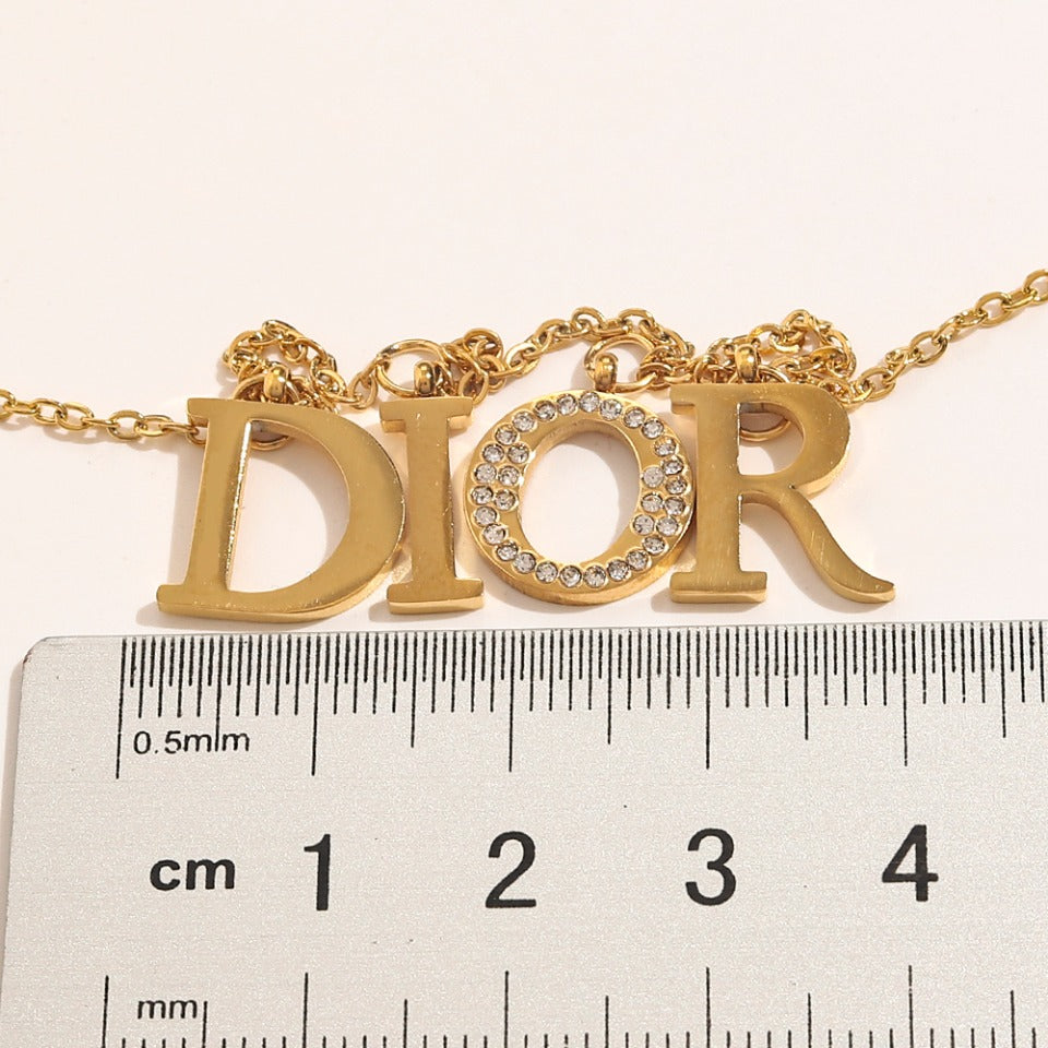 Collar de cadena fina con dije de letra en acero inoxidable 304