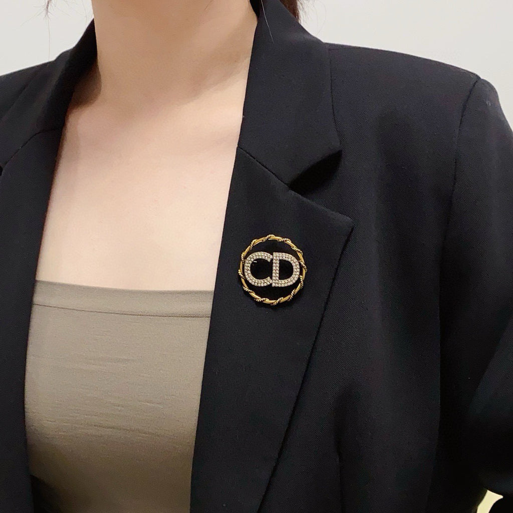 Twisted Round Frame Letter Brooch