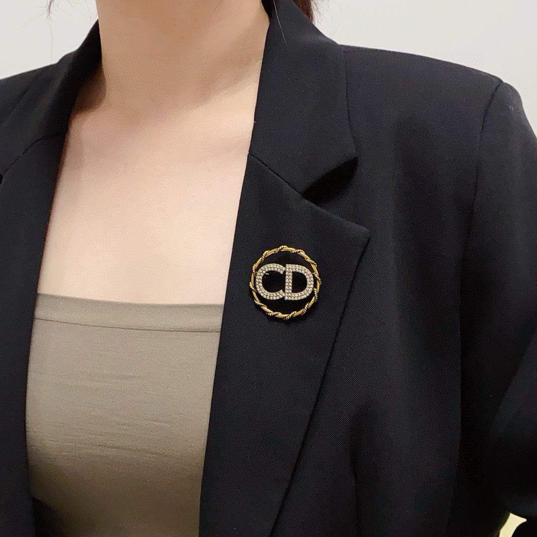 Twisted Round Frame Letter Brooch
