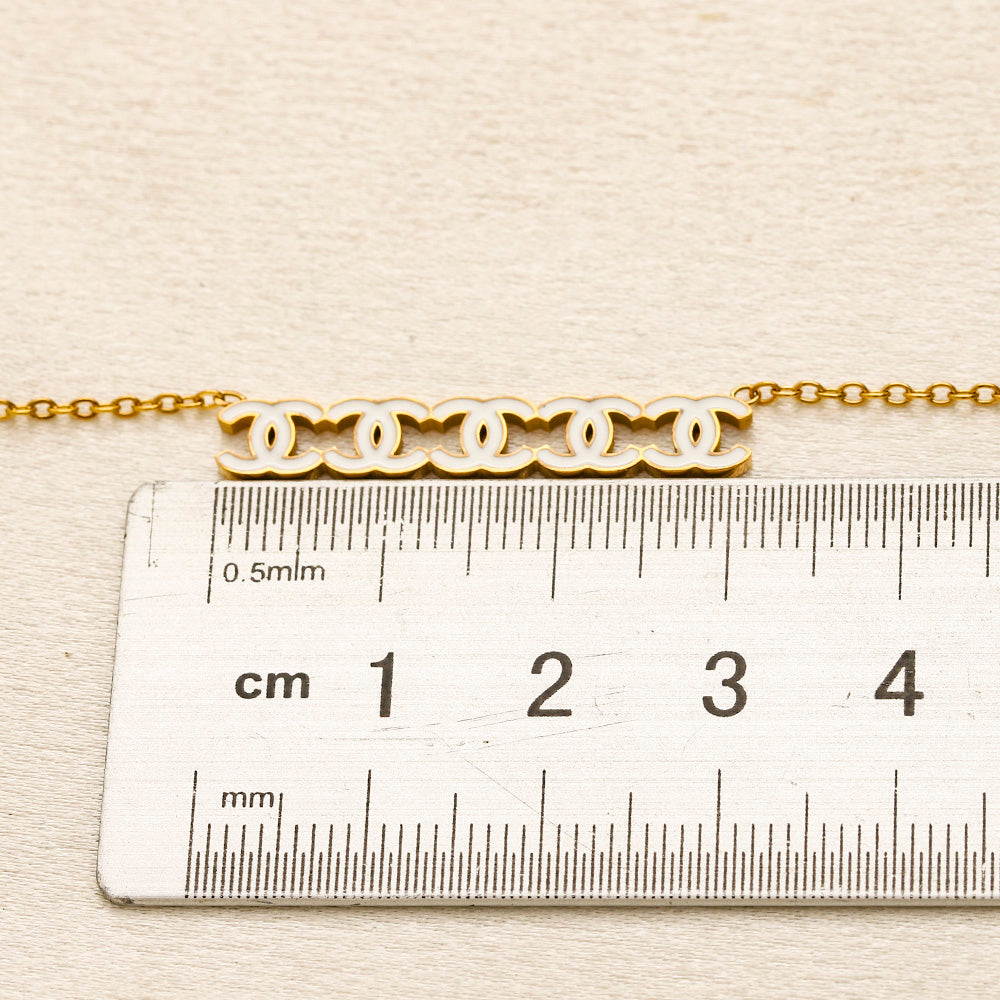 Collier à triple barre en C entrelacées en acier inoxydable 304