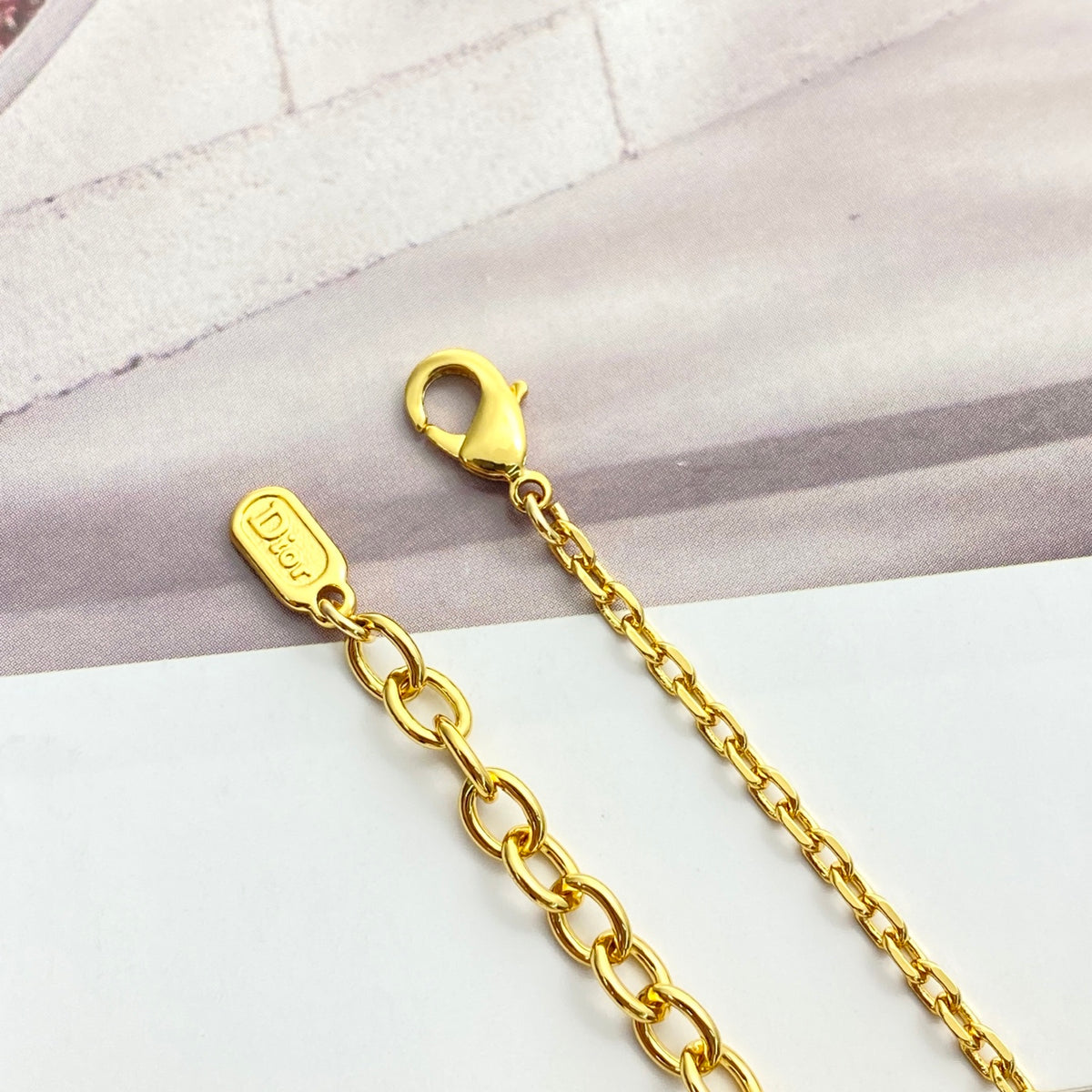 Collier floral et perles imitation nacre