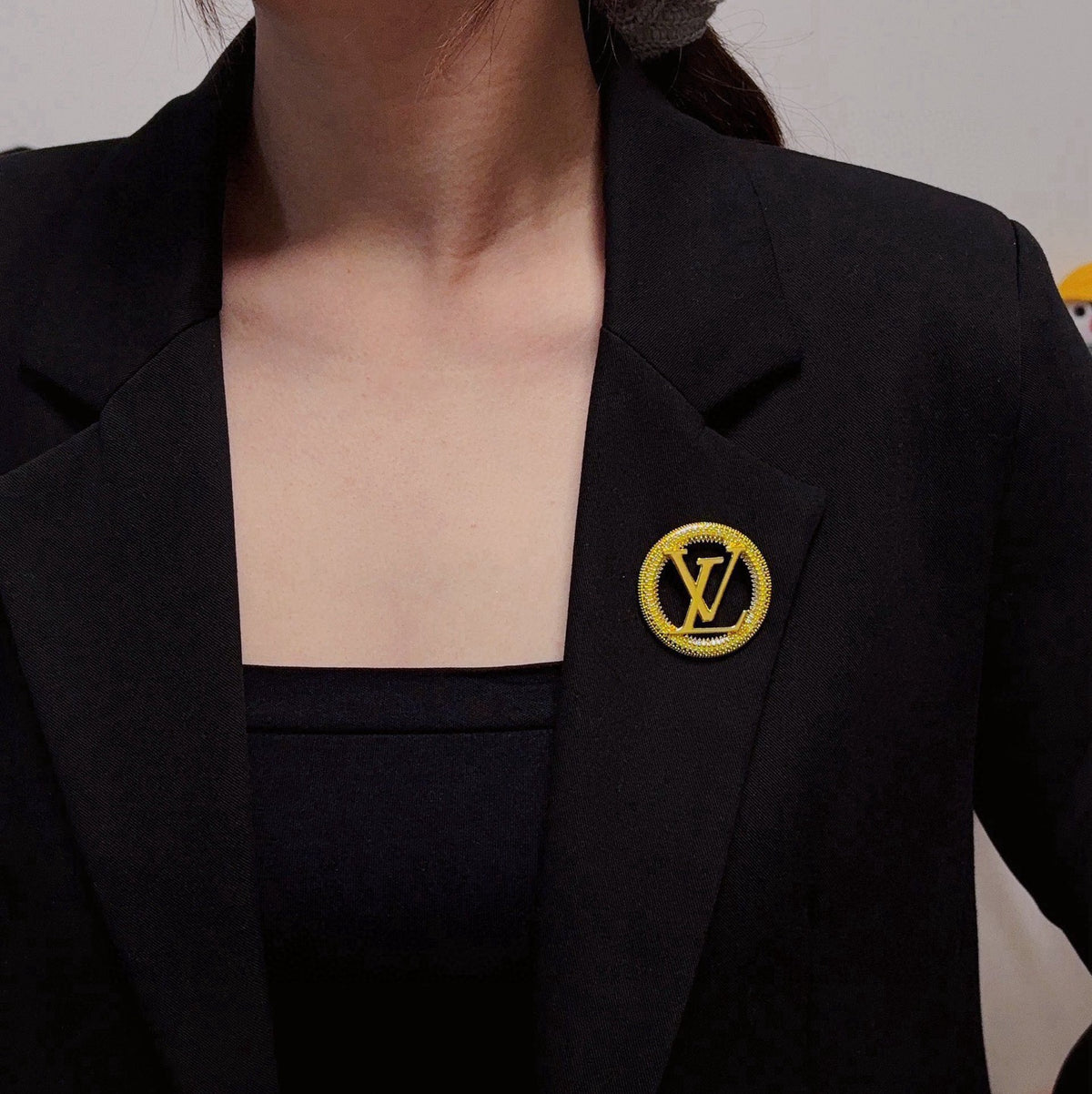 Rope-Edge Round Letter Emblem Brooch