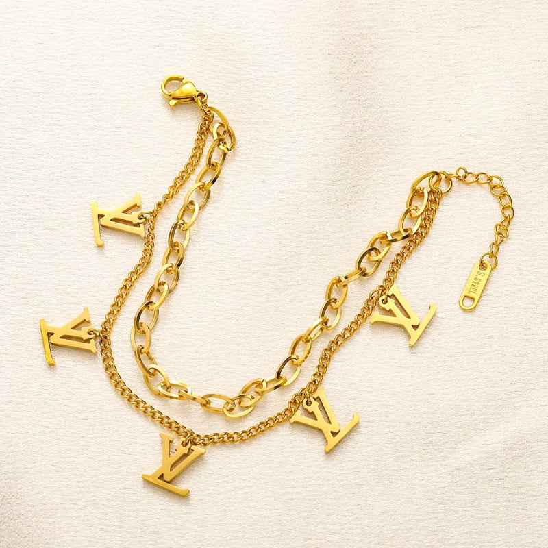 Pulsera de doble cadena con dije de monograma en acero inoxidable 304