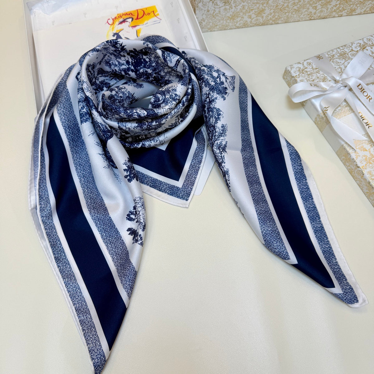 Foulard carré à imprimé paysage color block – 90 x 90 cm