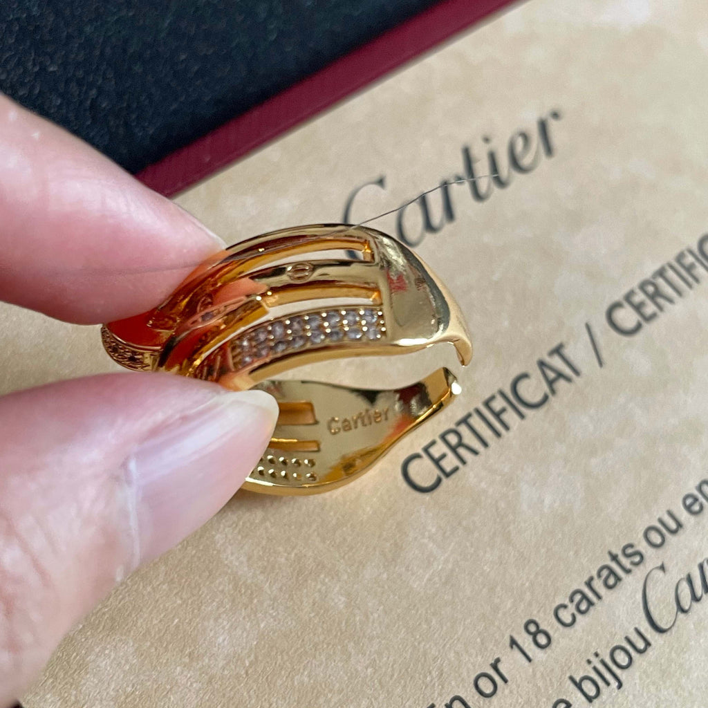 Bague à trois anneaux avec rangée pavée et motif barreudier