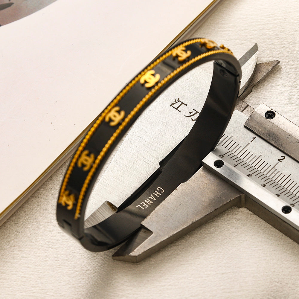 304 Stainless Steel Black Interlocking-C Band Bracelet