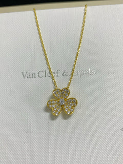 Collar con colgante de flores agrupadas - Opciones de tamaño
