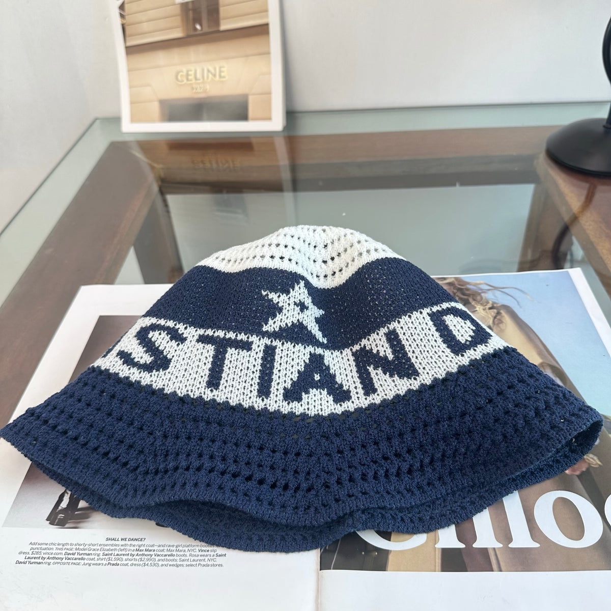 Sombrero de pescador de ganchillo con estrella y letras