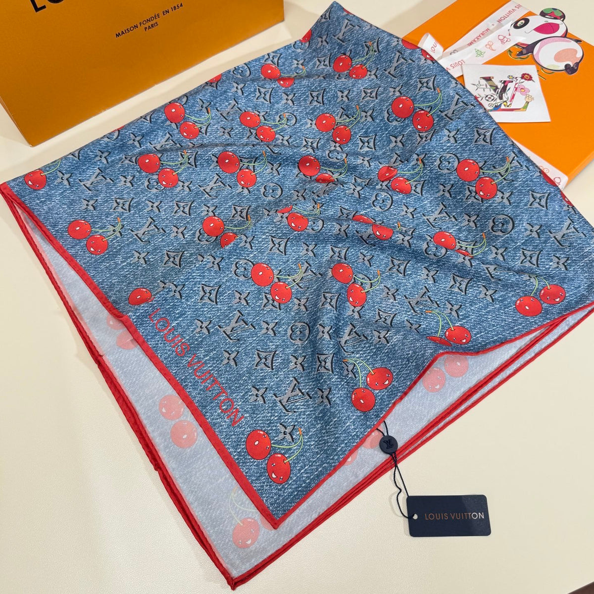 Foulard carré Cerises et monogramme - 90 x 90 cm