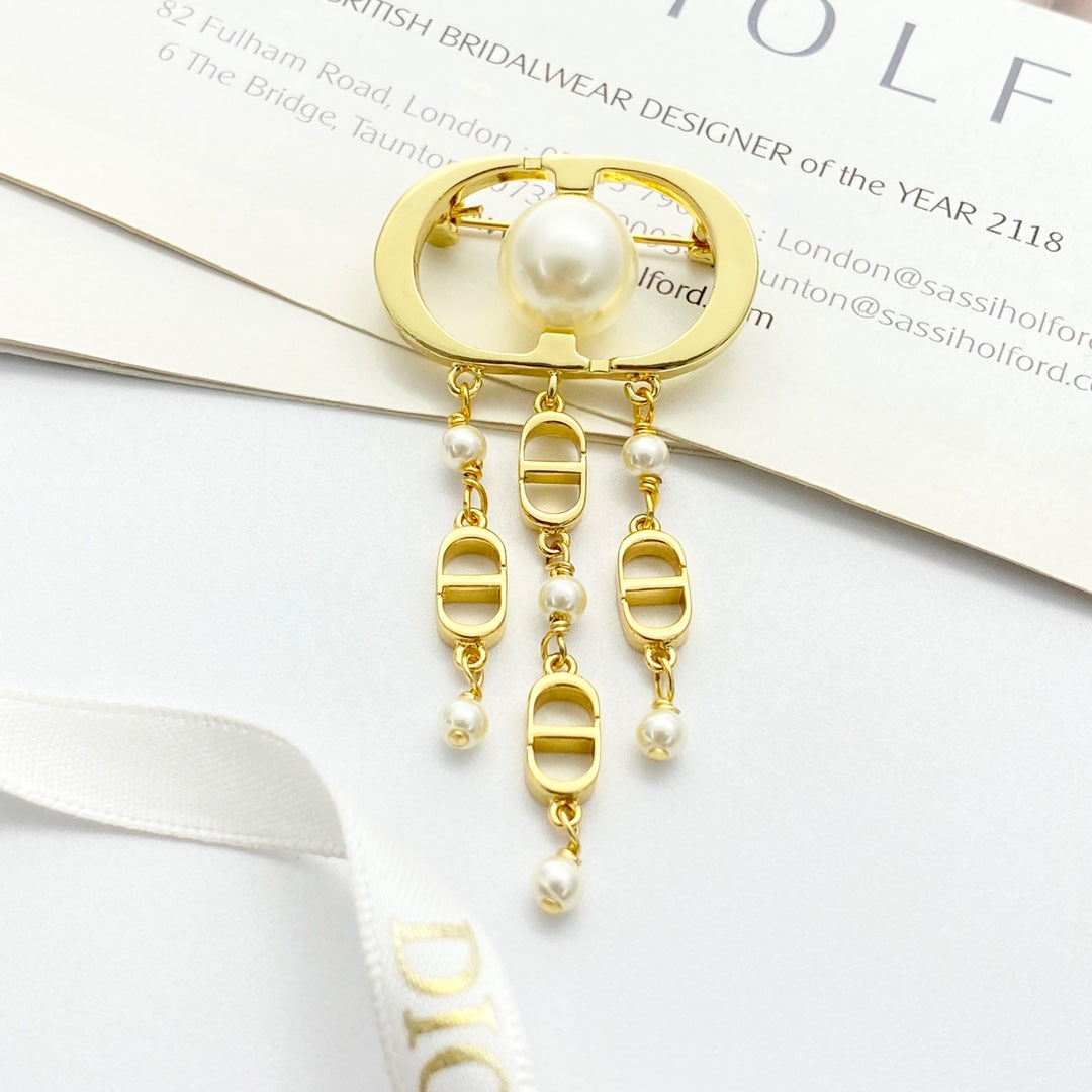 Oval Bead Bar Brooch with Link Tassels