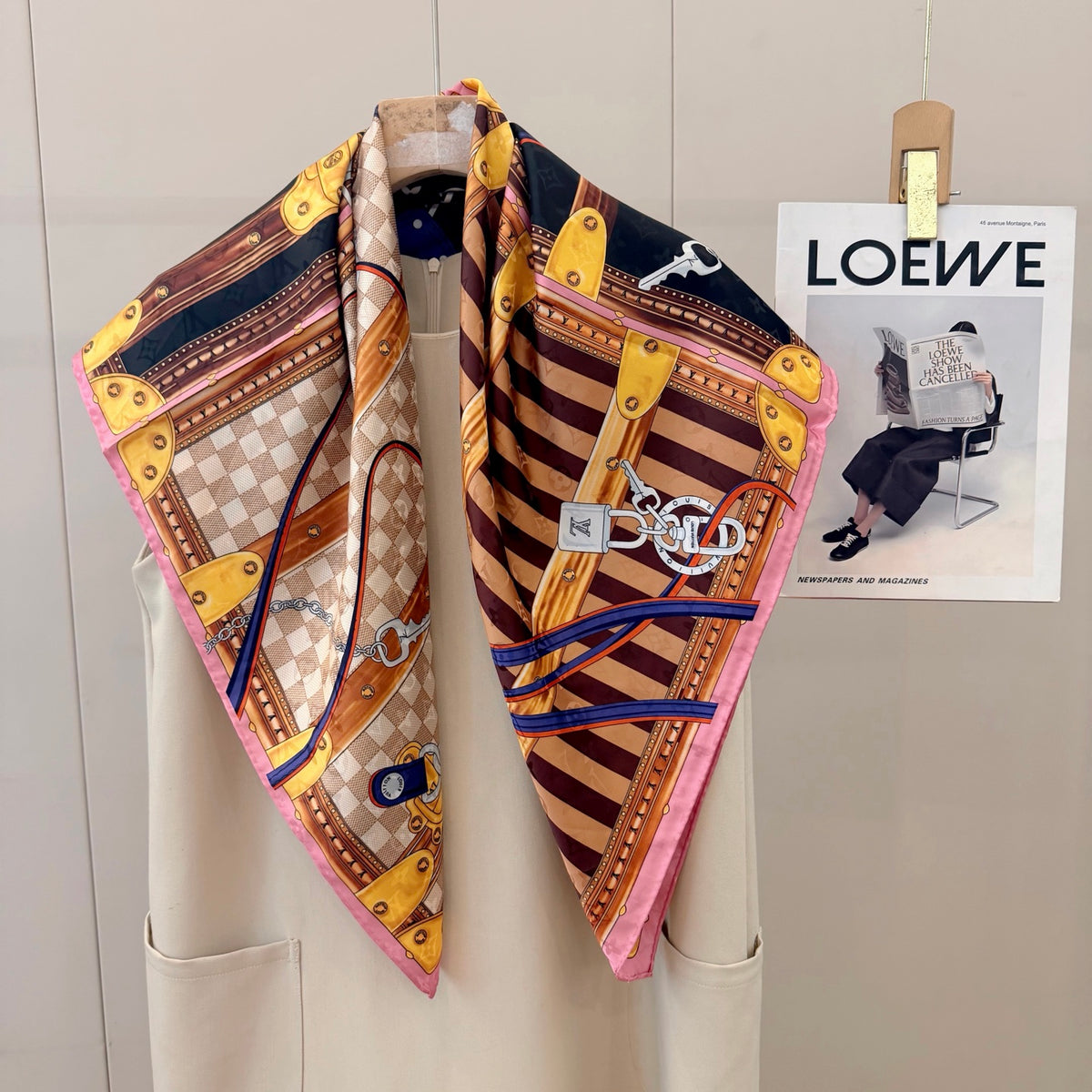 Foulard carré à imprimé damier et coffre - 90 x 90 cm