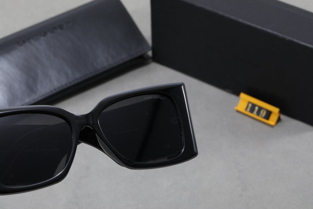 Gafas de sol cuadradas estilo ojo de gato con patillas con monograma
