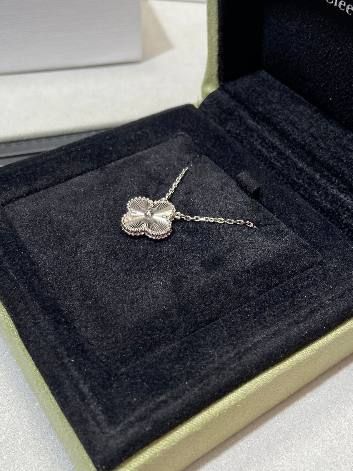Fluted Quatrefoil Pendant Necklace
