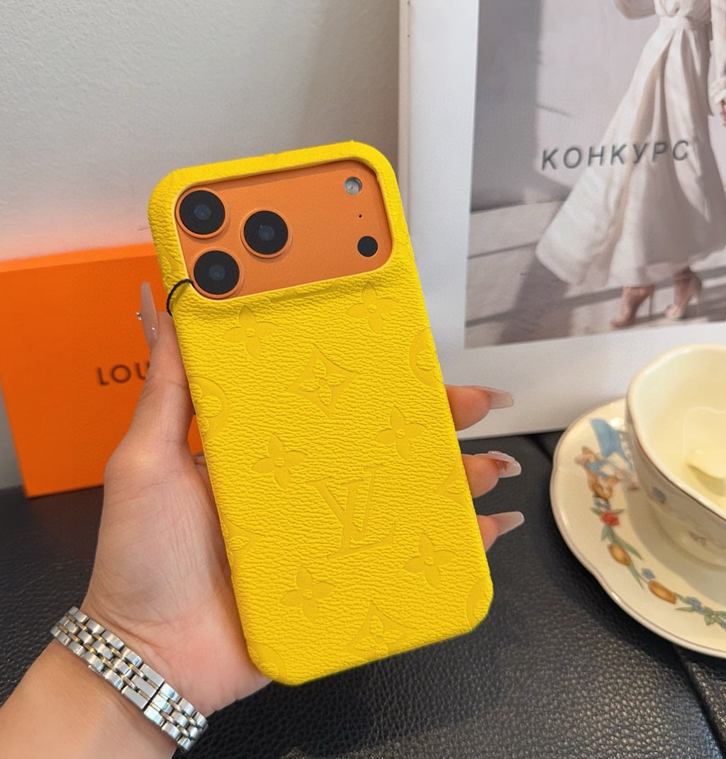 Funda para teléfono con monograma y detalle de letra metálica