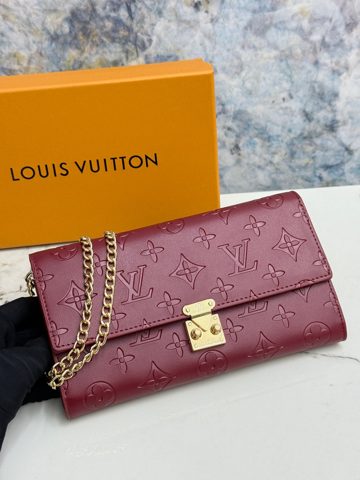 Embossed Chain Strap Wallet 001
