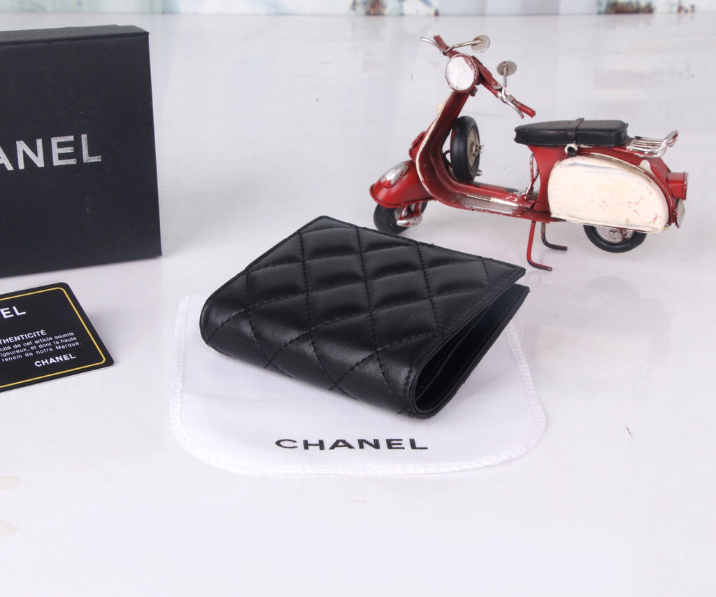 Diamond Quilted Compact Wallet 035