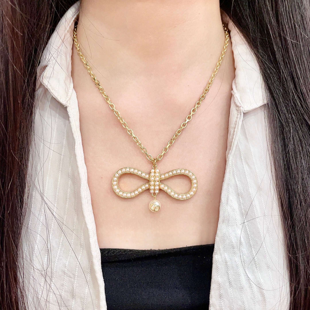 Collar con colgante infinito pavé y detalle colgante de imitación de perla