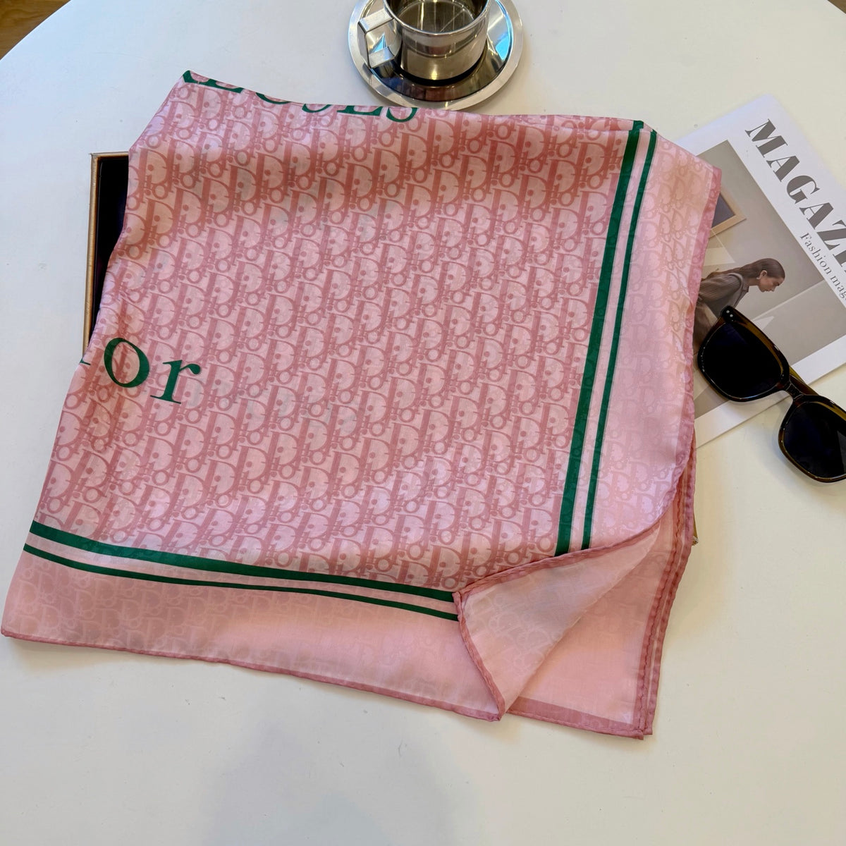 Foulard carré à monogramme et bordure rayée – 90 x 90 cm