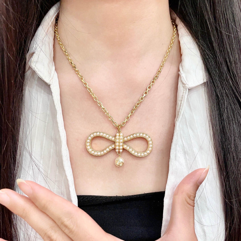 Collar con colgante infinito pavé y detalle colgante de imitación de perla