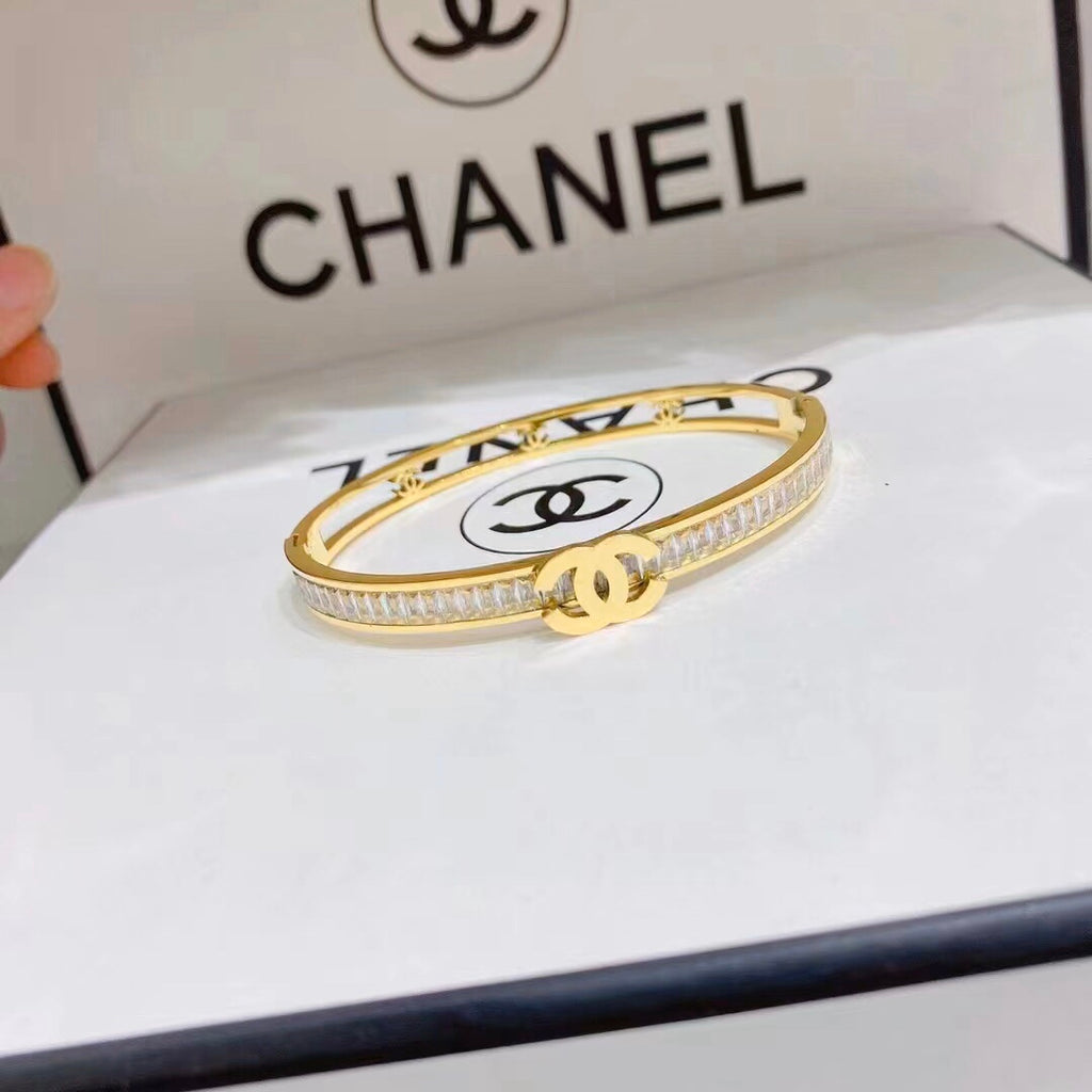 Bracelete rígido "C" entrelaçado com incrustação colorida em aço inoxidável 304
